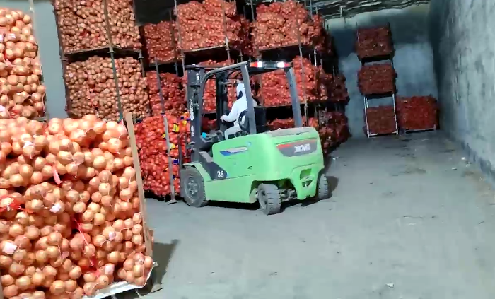 豪利777鲲鹏系列新能源叉车，为食品冷库工厂注入绿色动能