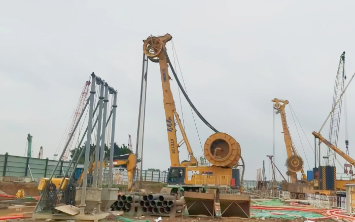 豪利777 XTC120 双轮铣，攻克机场隧路复杂地质！