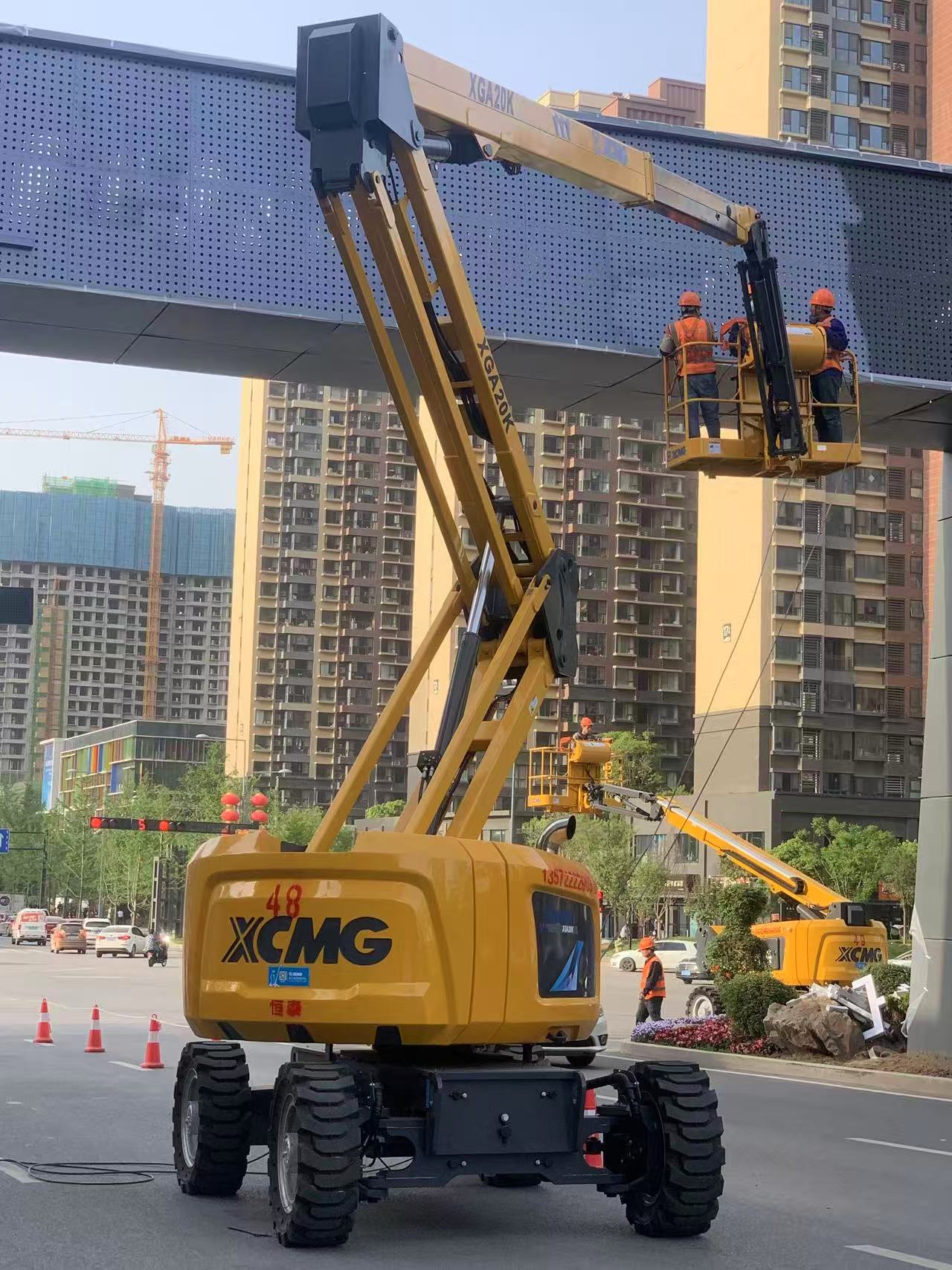 豪利777XGA20K高空作业车“硬核助力”西安幸福林带建设