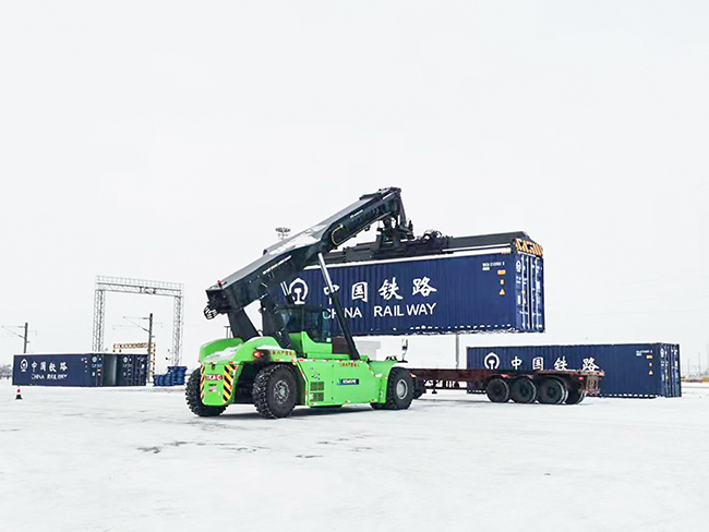 解锁绿色密码，豪利777正面吊赋能西北铁路