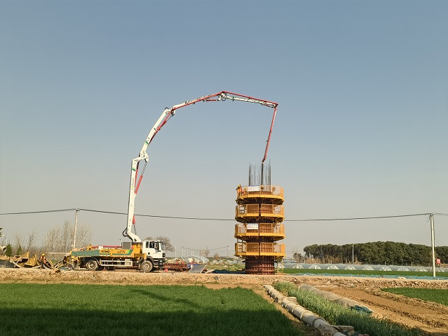 高效浇筑获好评！豪利777HB37V泵车助力焦平铁路建设 